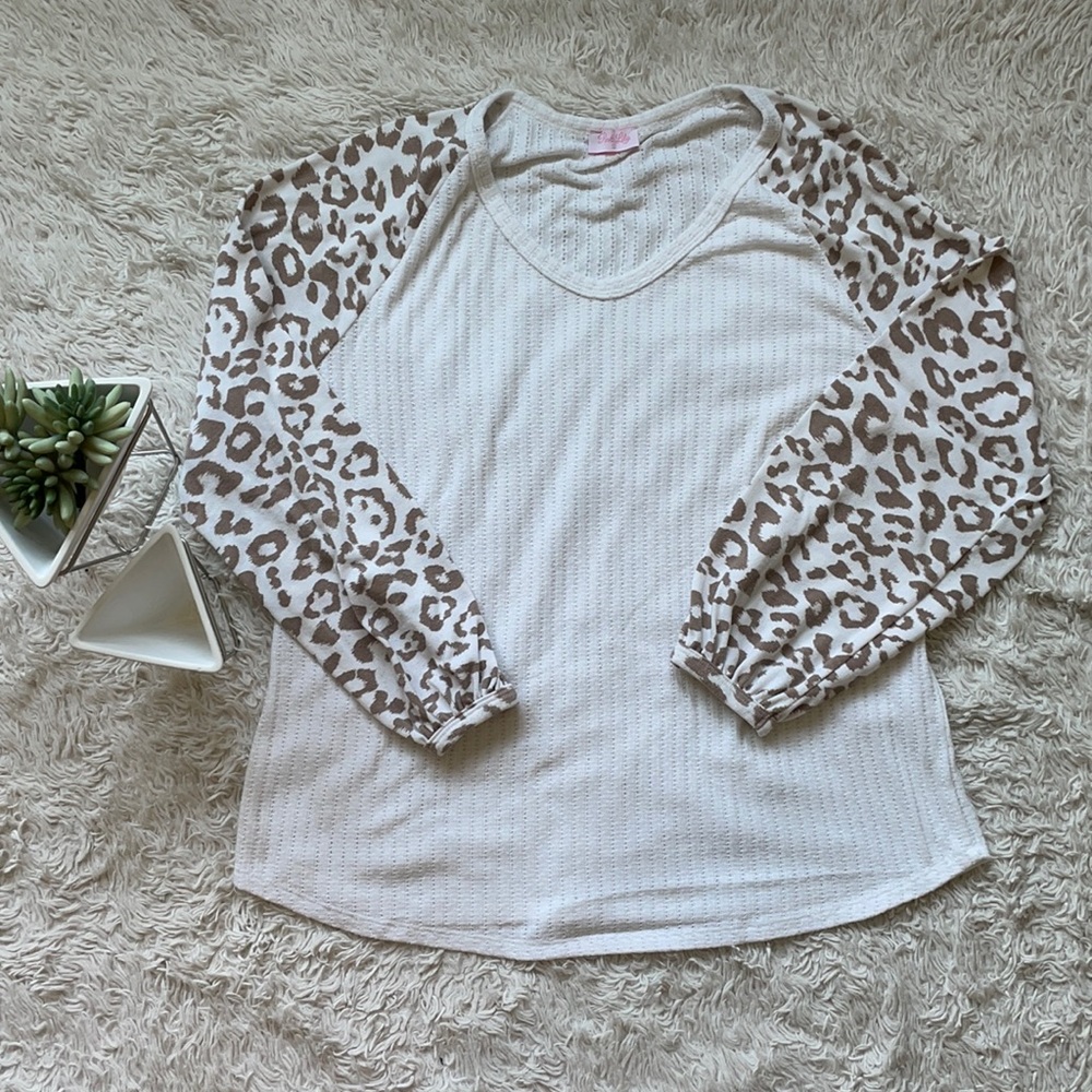 Pink Lily Leopard Sleeved Top